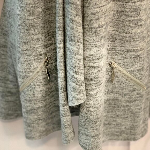 Women's Light Grey Long-Sleeved Sweater with an Open Front and Pockets - Picture 5 of 6